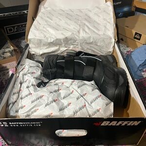 BAFFIN EIGER WINTER BOOTS FOR MEN. Size US 9. Colour black.